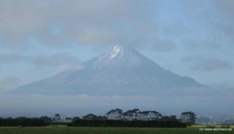 2139_Mt_Taranaki_in_clouds