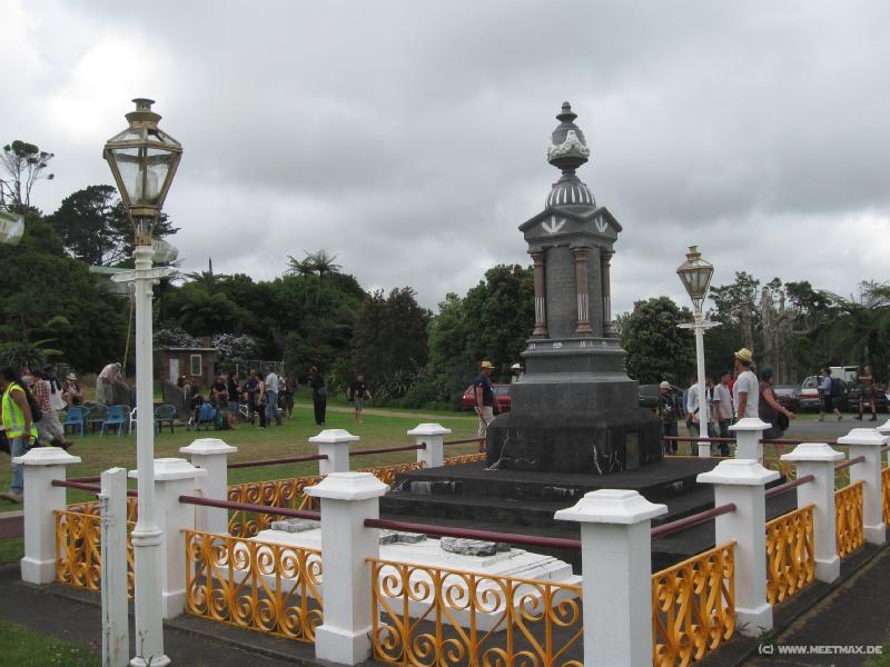 2226_Maori_monument