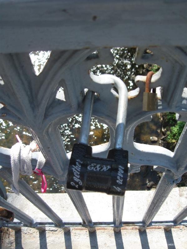 6921_Love_bridge