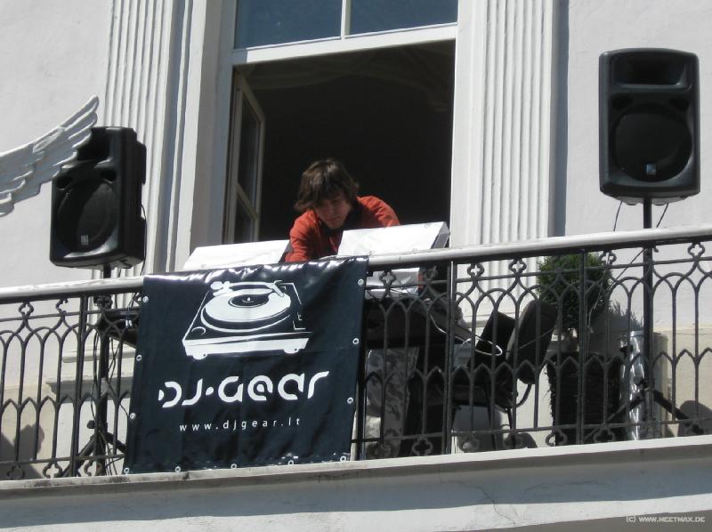 6929_Balcony_DJ