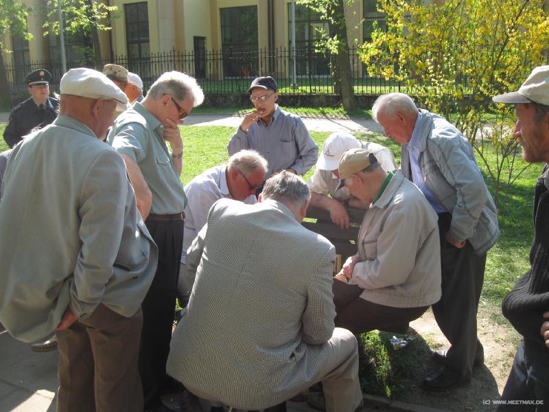 7136_Chess_in_the_park