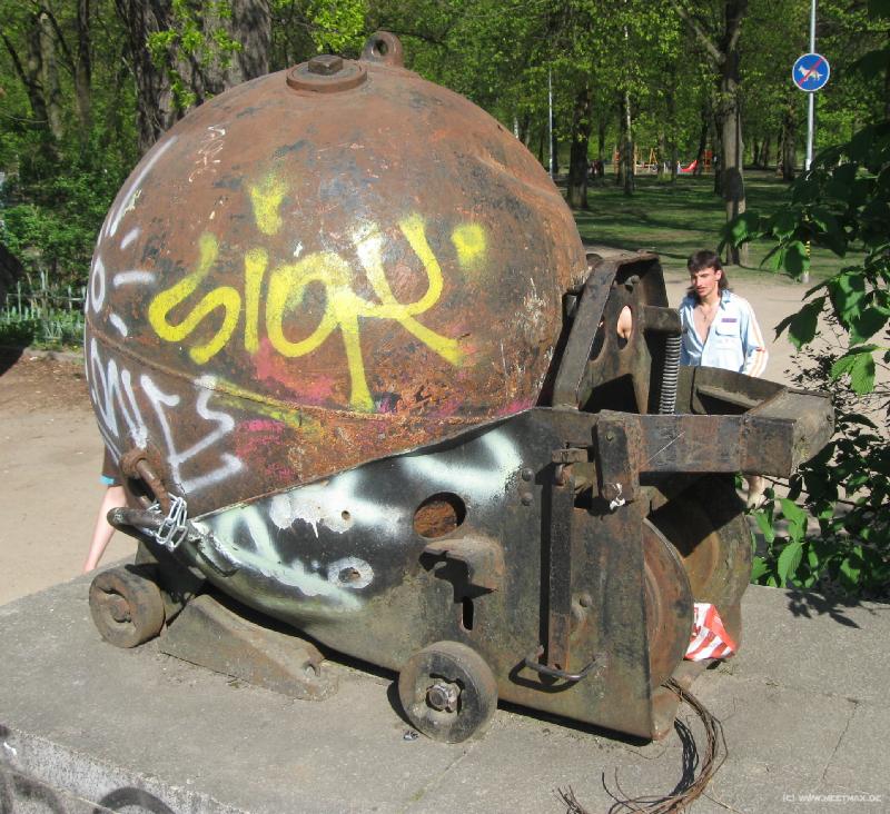 7137