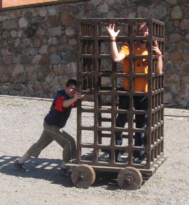 7347_Encaged