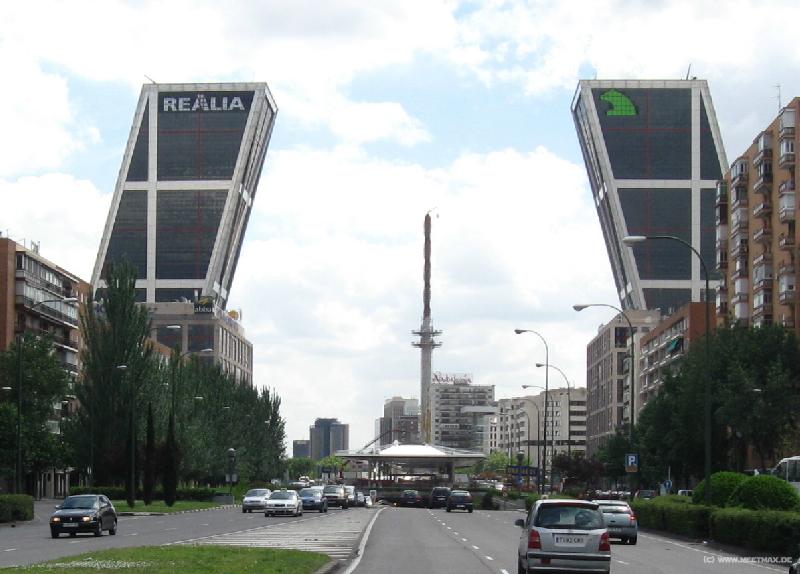 7565_Puerta_de_Europa