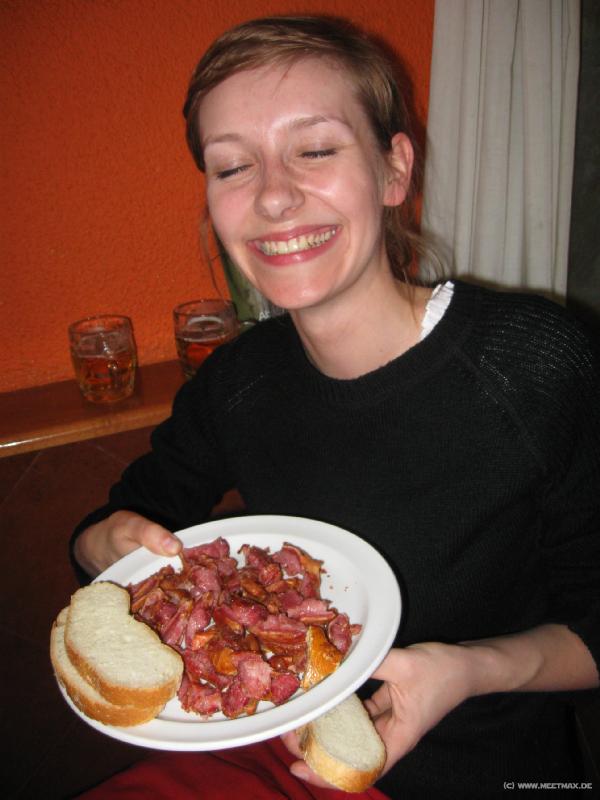 8128_Maria_with_noses