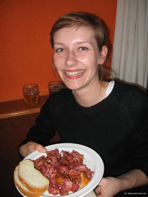 8129_Maria_with_noses