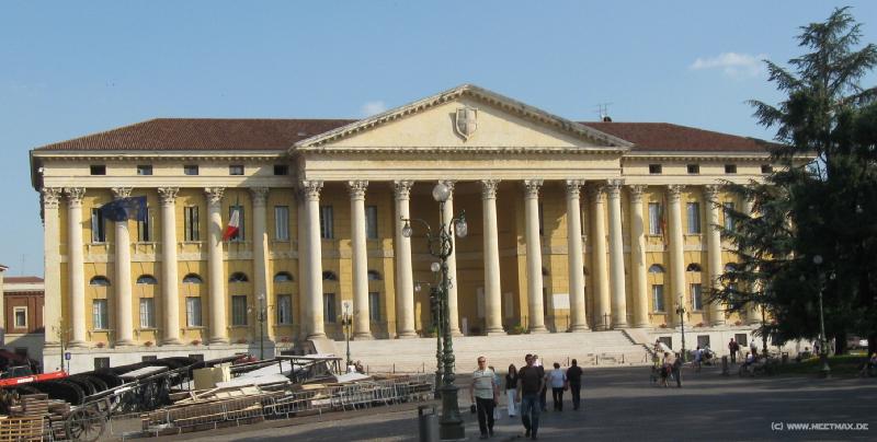 8635_Palazzo_della_Gran_Guardia