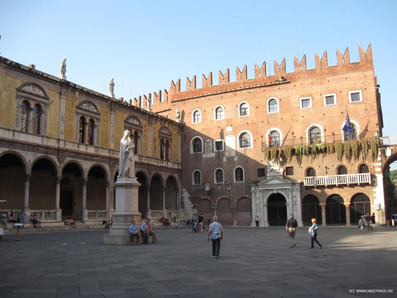 8677_Piazza_dei_Signori