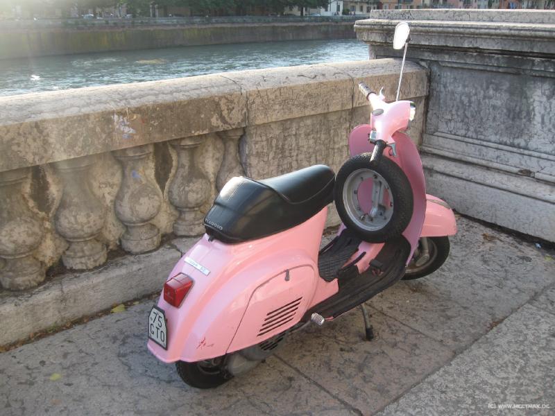 8708_Pink_Piaggio