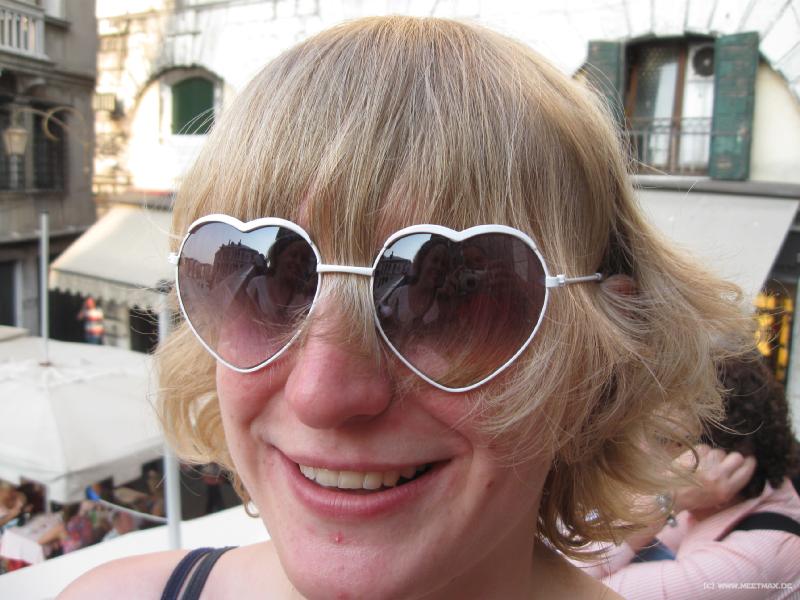 9216_Anni_glasses
