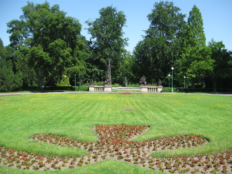 9302_Kings_Garden