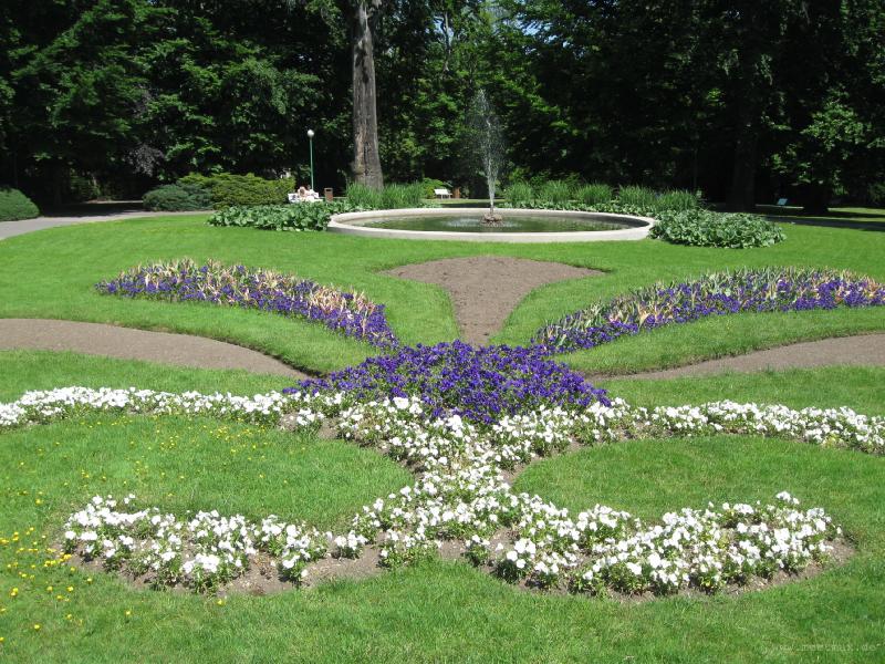 9305_Kings_Garden