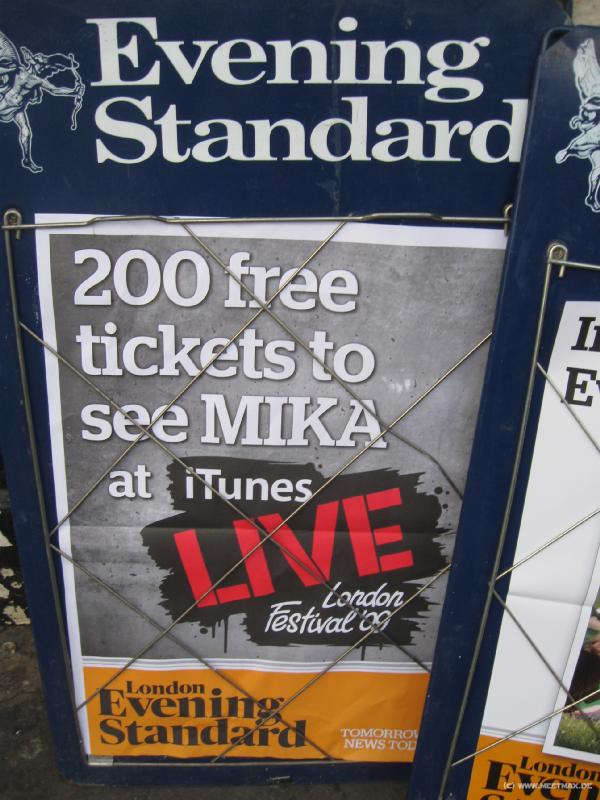 2784_Mika_live