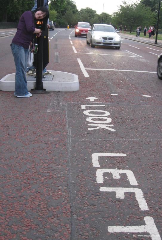 2803_Look_left
