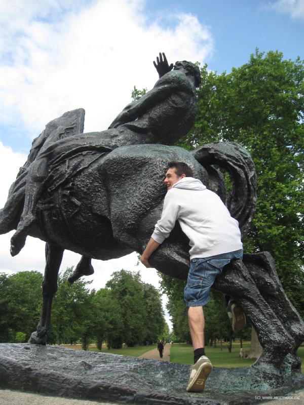 2951_Physical_Energy_monument