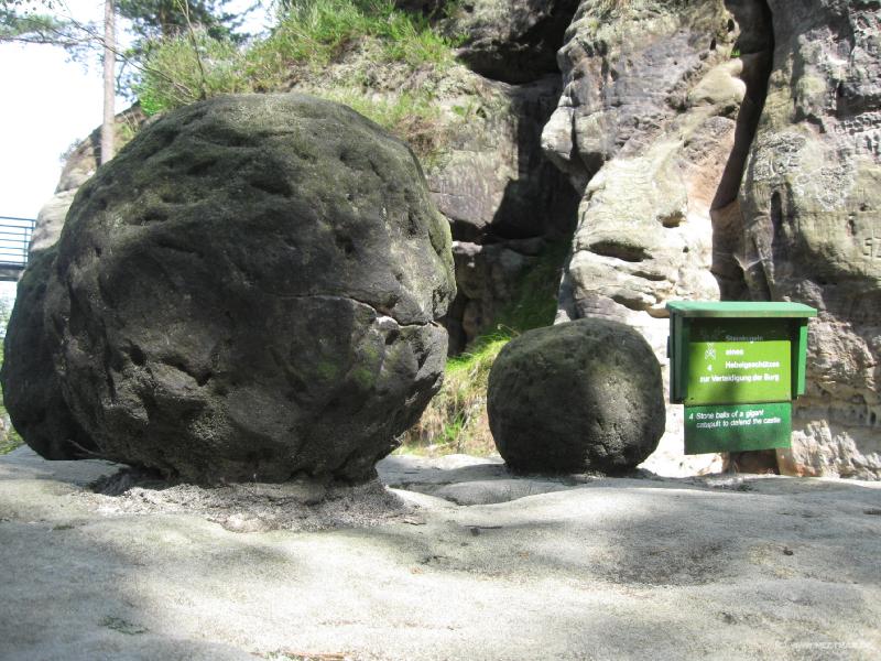 4693_Catapult_balls