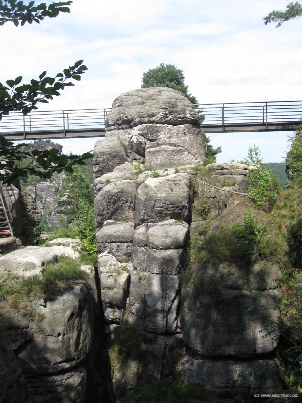 4694