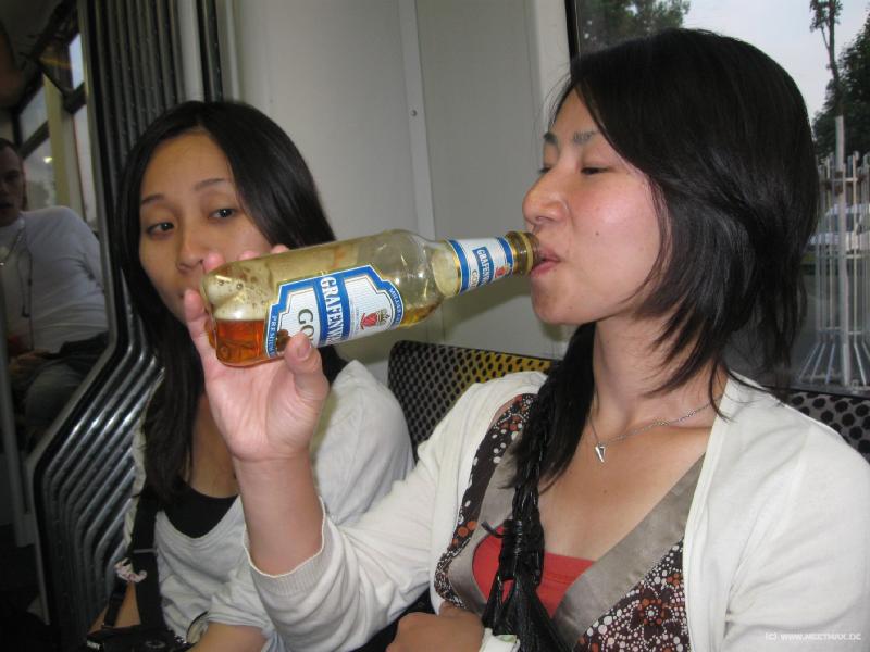 4780_Beer_in_the_tram
