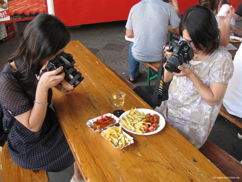 4847_Currywurst_paparazzi