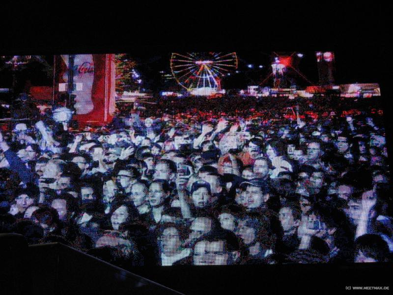 6946_Fans