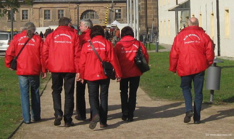 7584_Rote-Jacken-Gang