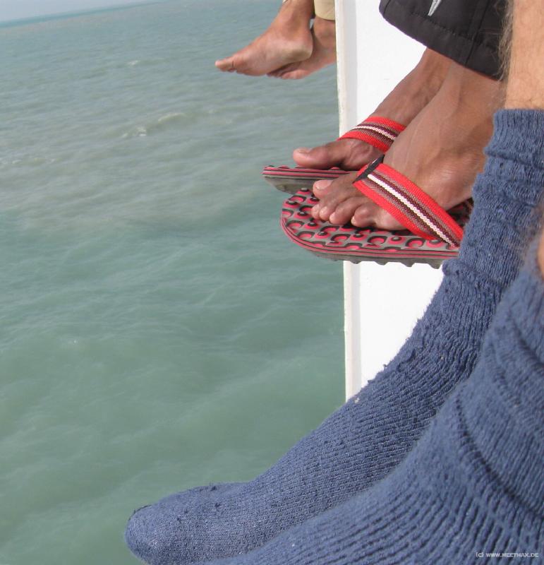 8119_Feet