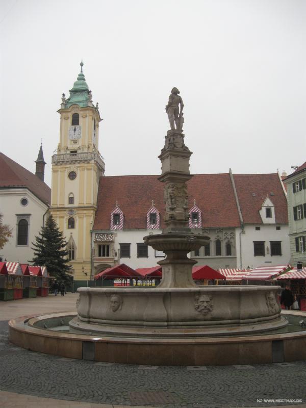 8651_Roland's_fountain_on_main_square