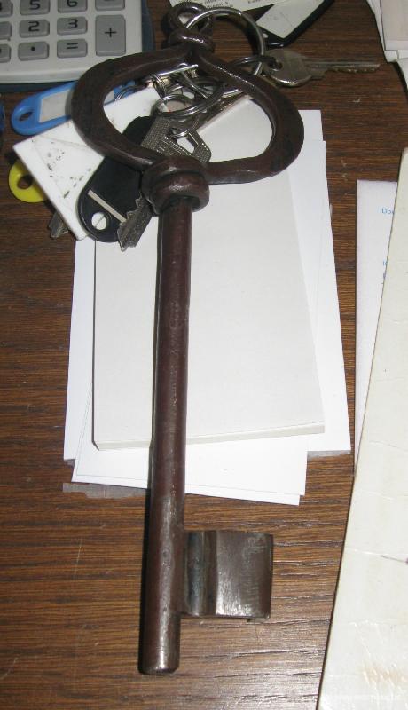 8981_Key_of_the_wine_cellar