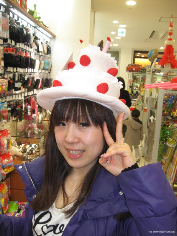1202_Strawberry_cake_hat