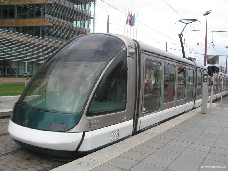 2564_Space_train