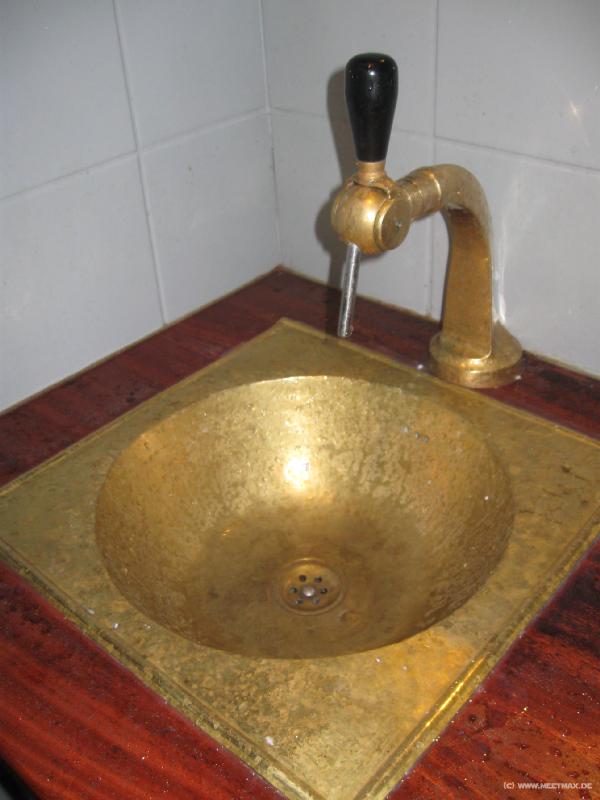2726_Hand_washing_basin_tap