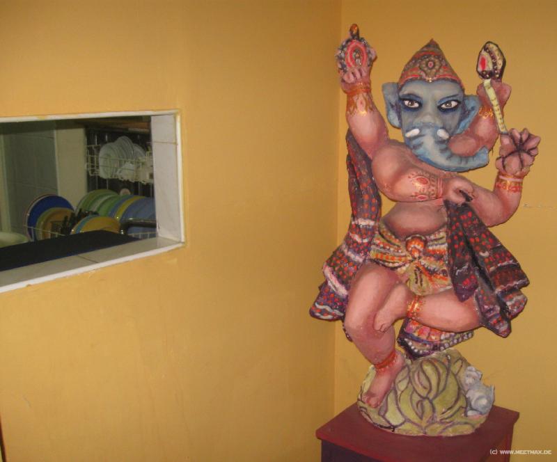 2919_Inside_Momo_bar