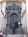2874_Entrance_with_dragon_bones