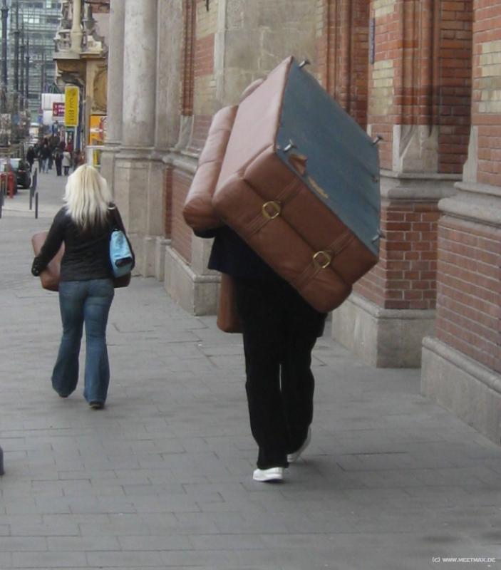 3132_Walking_couch