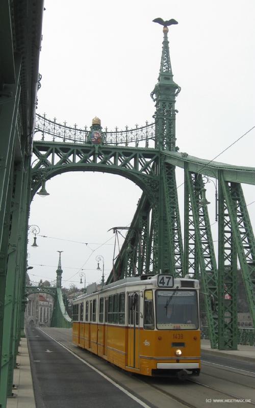 3136_Bridge_and_tram