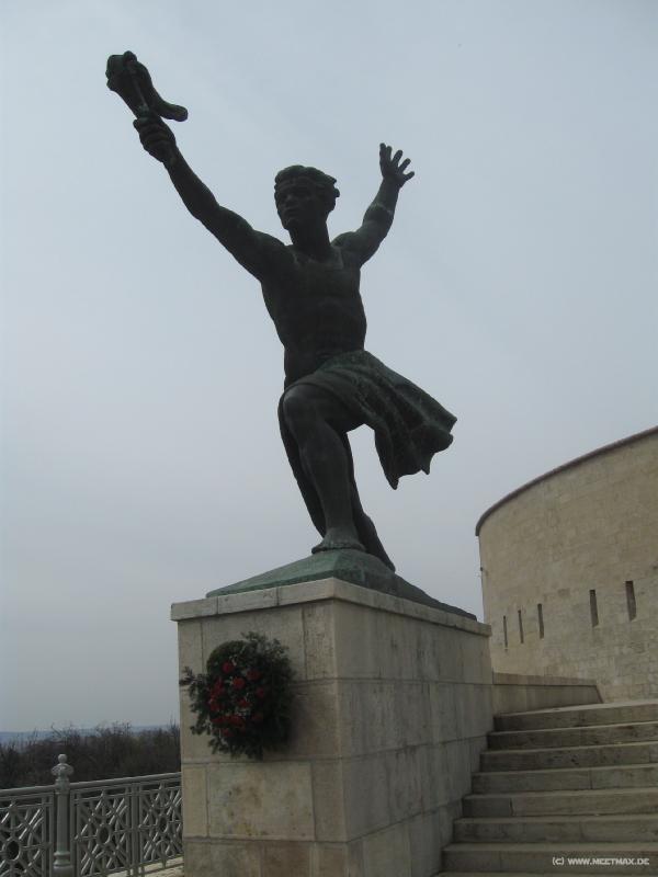3161
