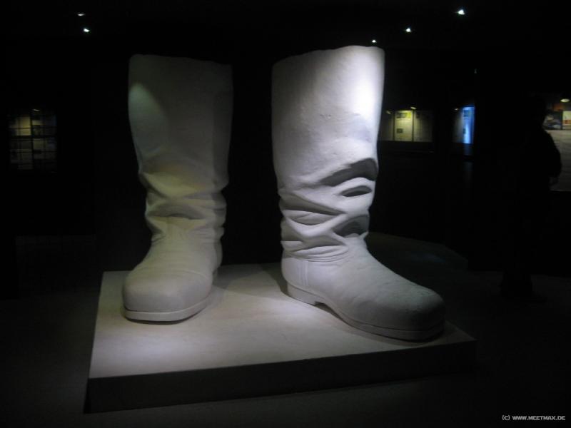 3387_Stalin's_boots