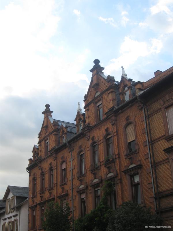 8997