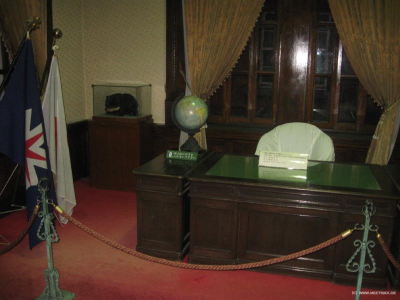 1963_Inside_the_government_house