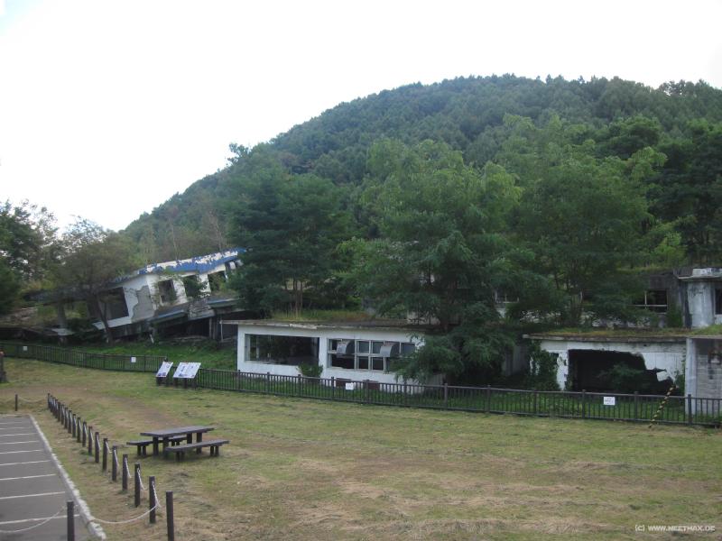 2122_Eruption_damage