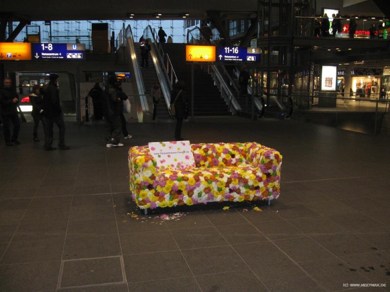 3164_Berlin_Hbf_couch