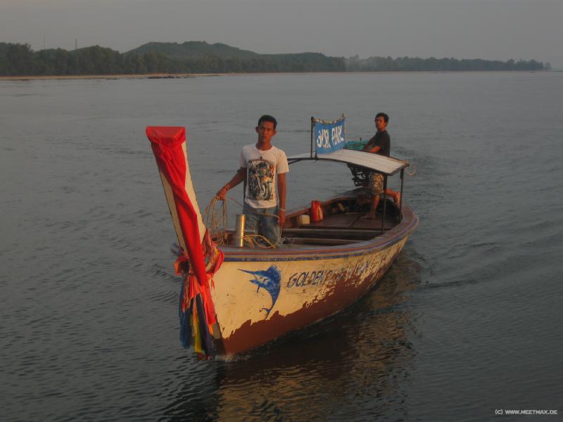 4209_Golden_Pearl_taxiboat