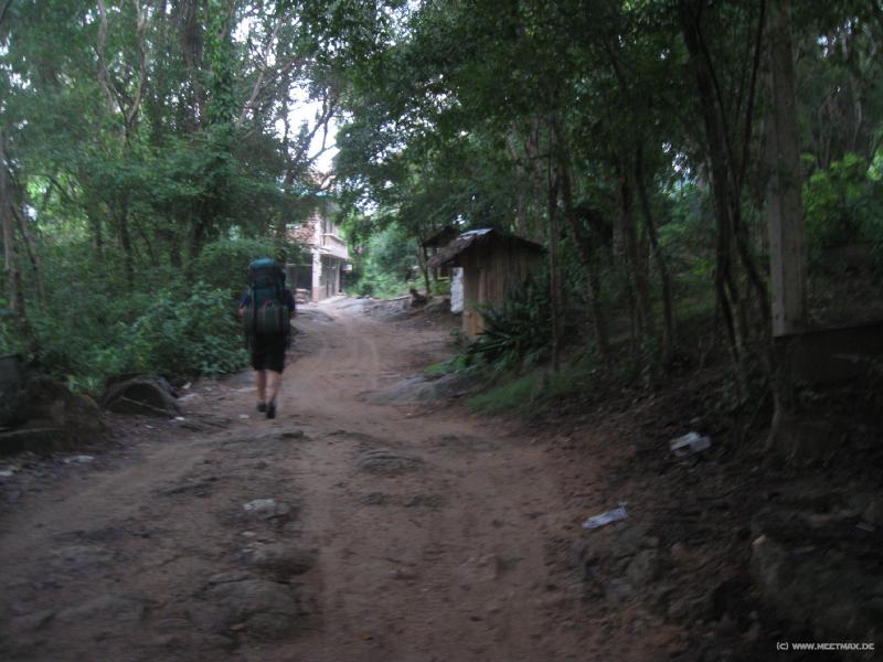 4404_Ko_Tao_road