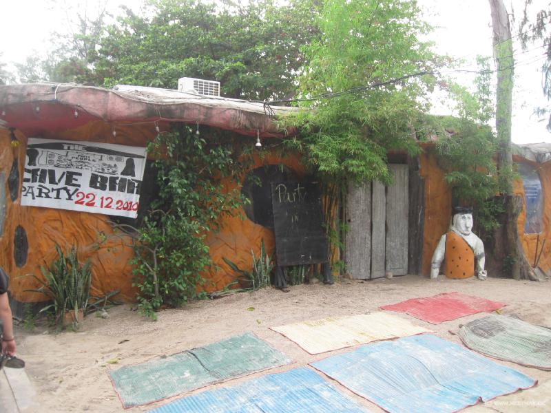 4432_Cave_Bar