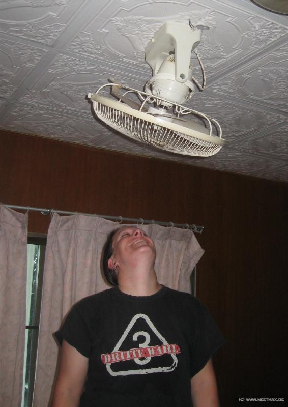 4523_Praise_the_fan