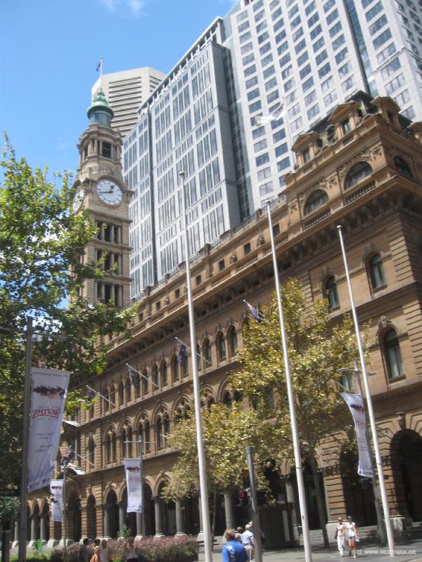 5608