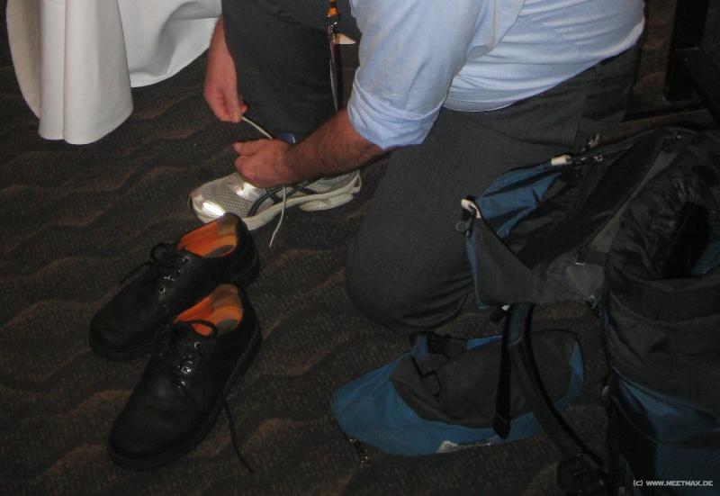 5943_Change_shoes