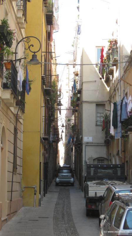 7837_Narrow_street
