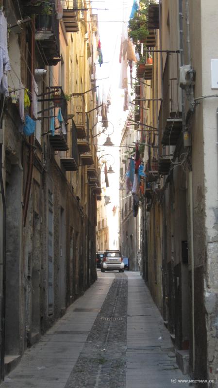 7838_Narrow_street