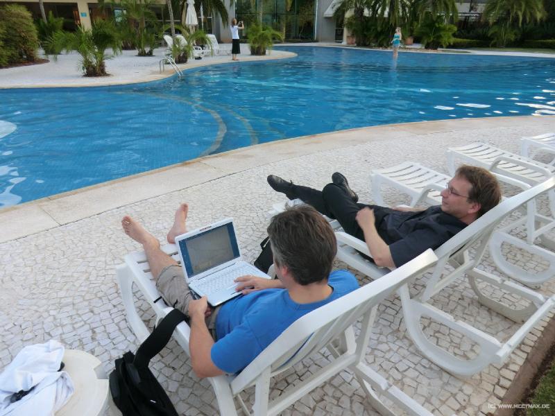 0372_Outdoor_office